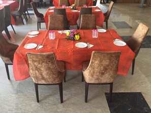 Petit déjeuner buffet servi tous les jours en supplément