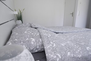 2 chambres, fer et planche à repasser, Wi-Fi gratuit, draps fournis