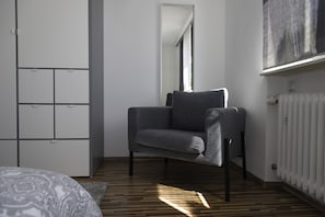 2 kamar tidur, setrika/meja setrika, Wi-Fi gratis, dan seprai linen