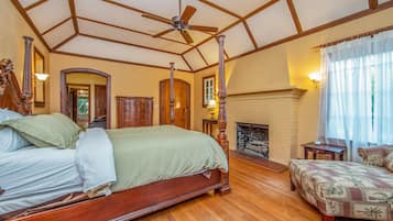 2 bedrooms, bed sheets
