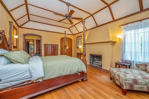 2 bedrooms, bed sheets