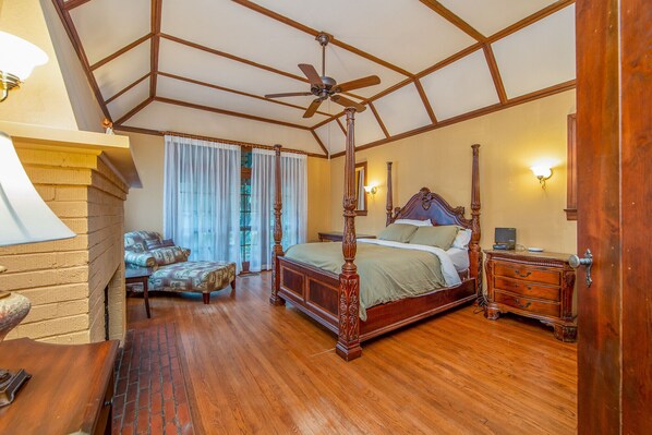 2 bedrooms, bed sheets - The Tudor Cottage (Southern Pines)