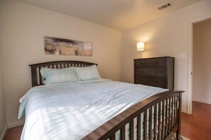 3 bedrooms, iron/ironing board, free WiFi, bed sheets - The 2020 Bradley Inn II (Harker Heights)
