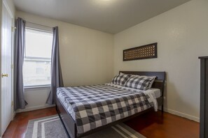 3 bedrooms, iron/ironing board, bed sheets