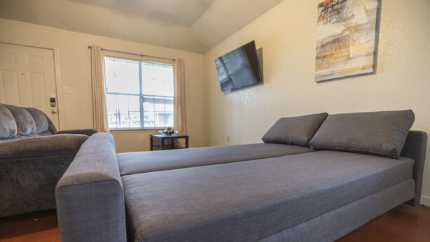 Unclassified image, 1 of 28, button - The 2020 Bradley Inn A (Harker Heights)