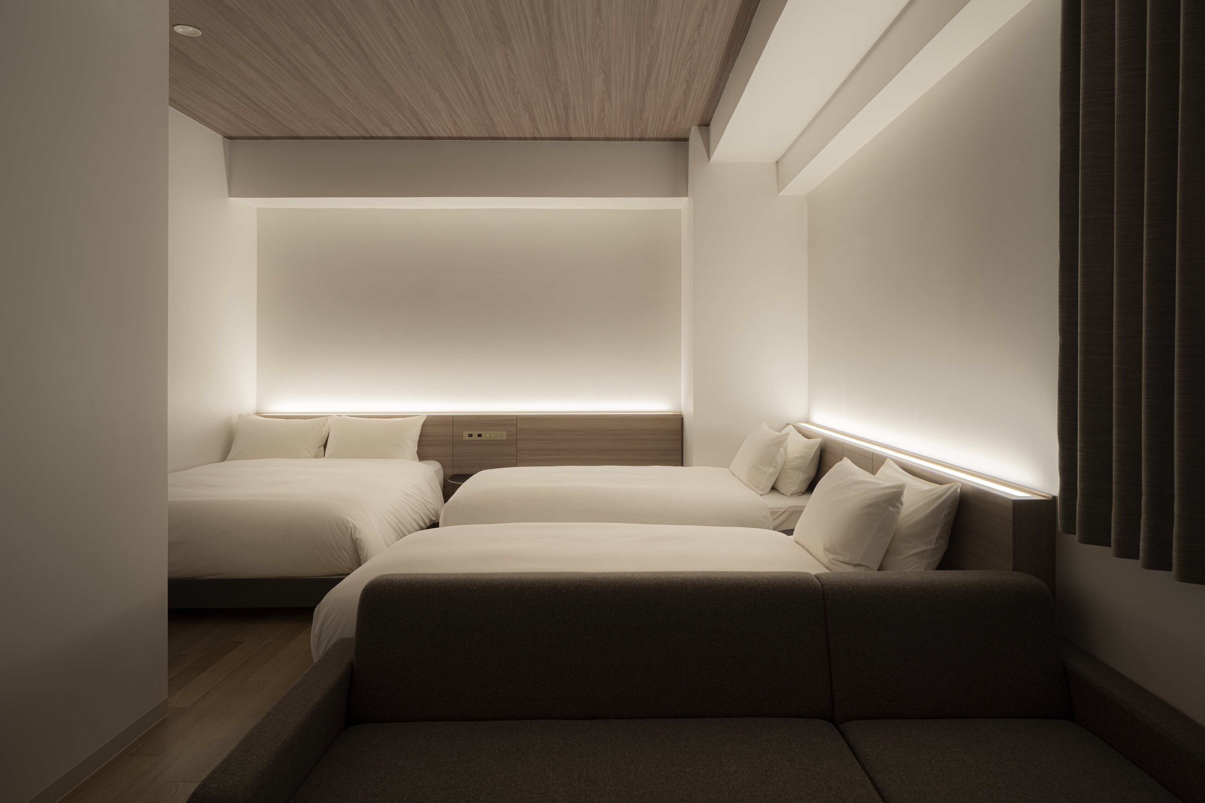 Chambre Quadruple, non-fumeurs (28 sqm) | Couette en duvet d'oie, surmatelas, coffres-forts dans les chambres