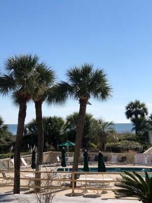 Alberca al aire libre y alberca climatizada