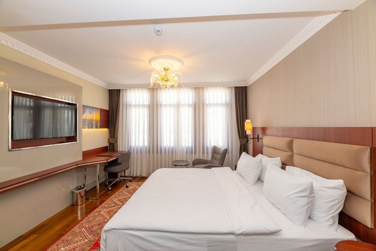 Egyptian cotton sheets, premium bedding, down duvets, minibar