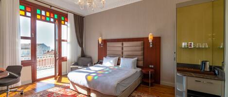 Deluxe Double Room, Balcony | Minibar, in-room safe, desk, laptop workspace
