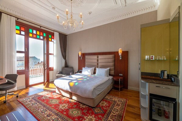 Deluxe Double Room, Balcony | Minibar, in-room safe, desk, laptop workspace - Blue Gilroy Hotel (Istanbul)