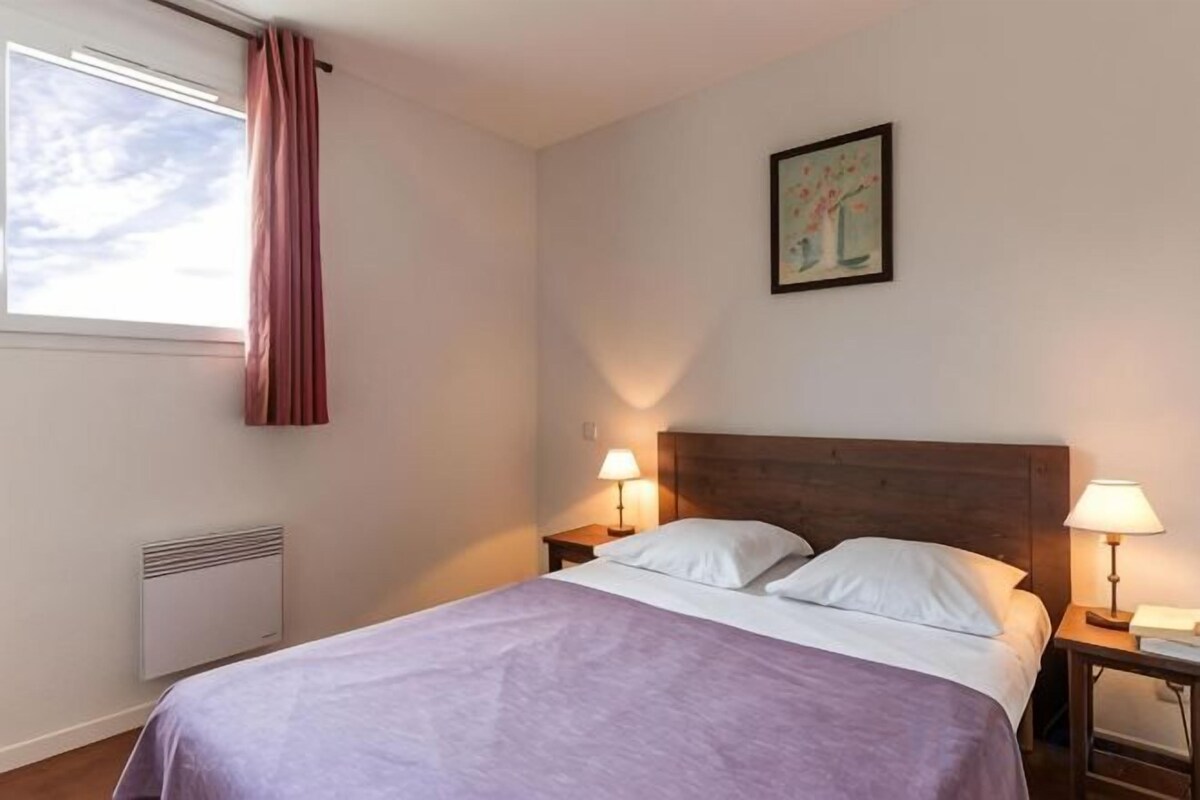 Iron/ironing board (on request), cribs (surcharge), WiFi (surcharge)