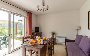 Dining - Le Domaine des Cazelles by Ateya Vacances (Cajarc)