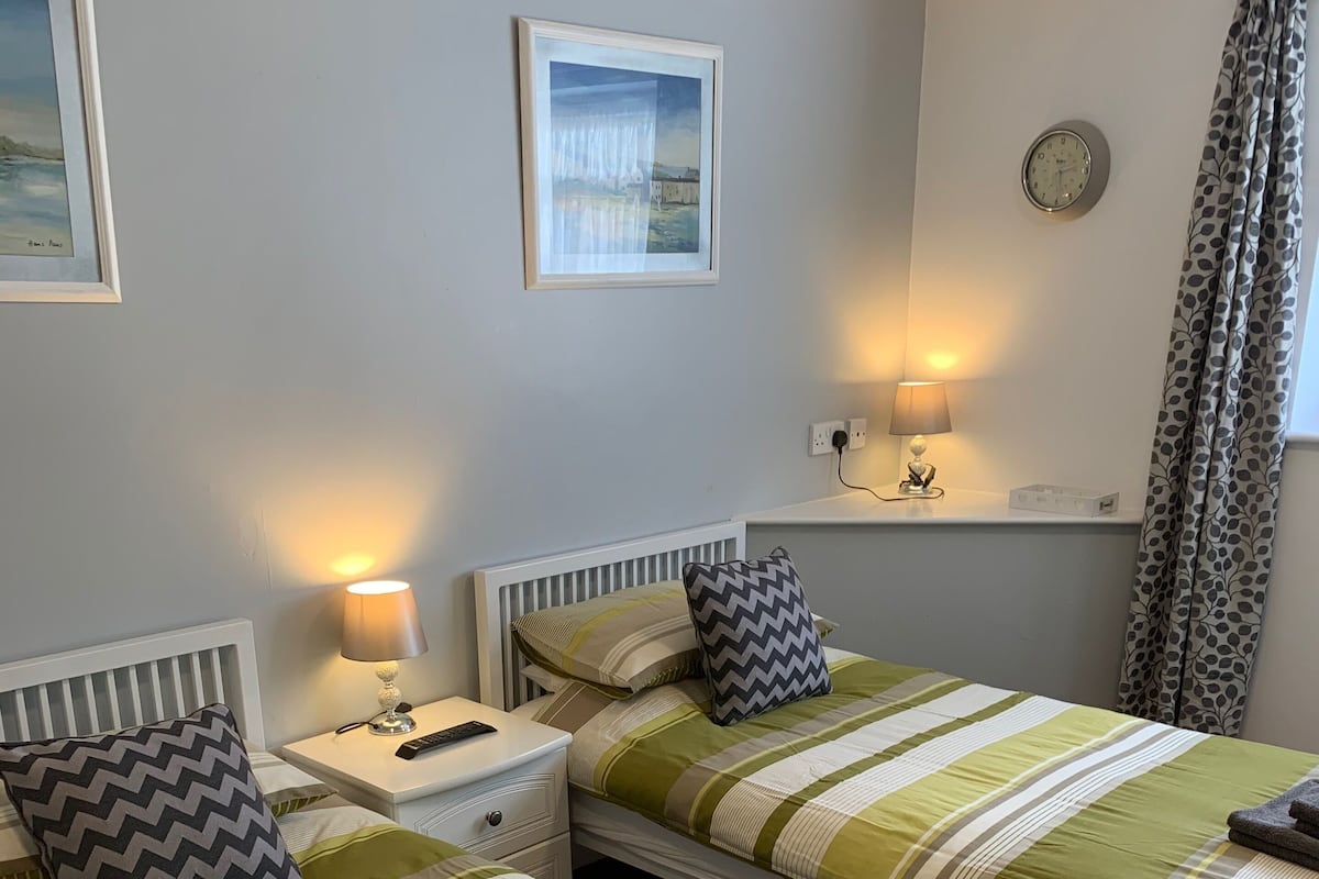1 bedroom, individually decorated, individually furnished