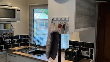 Apartment, 2 Bedrooms | Private kitchen | Electric kettle