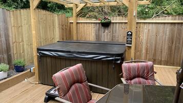 Deluxe Cabin | Terrace/patio