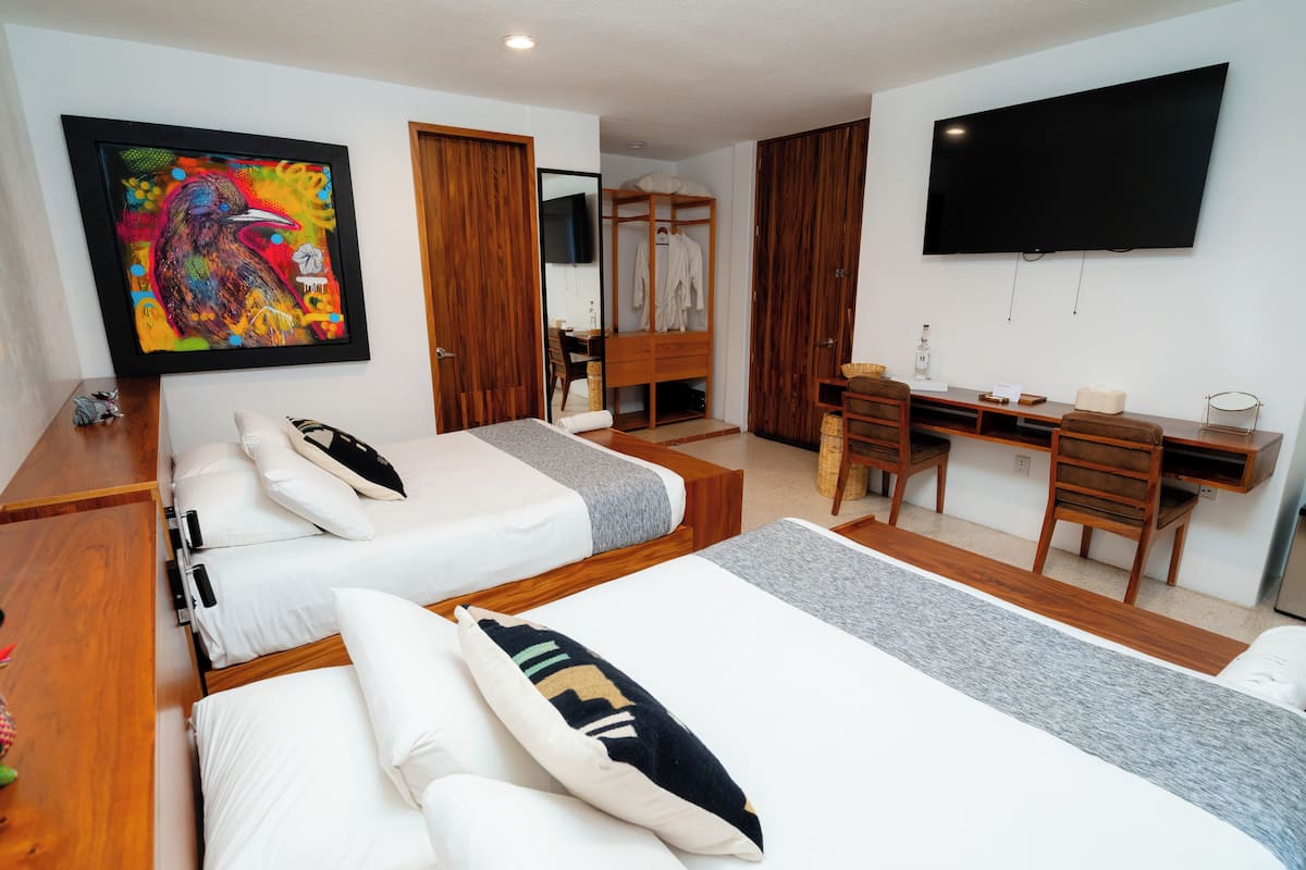 Comfort Quadruple Room, Multiple Beds (Pochote) | 1 bedroom, minibar, in-room safe, desk