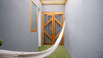 Comfort Room, 1 King Bed, Patio (Mezquite) | Living area | 55-inch Smart TV with digital channels, TV, Netflix
