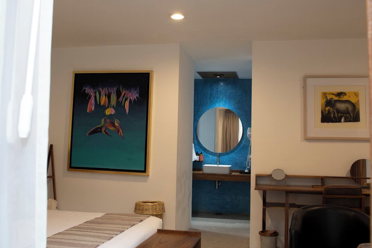Junior Room, 1 King Bed, Balcony (Ocote) | Hypo-allergenic bedding, minibar, in-room safe, desk