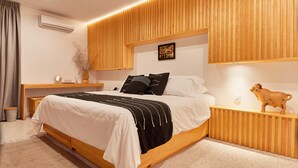 A modern bedroom with a wooden bed frame, a bedside table, a nightstand, and a wall-mounted shelf. -  Hotel Boutique Casa de Arte (Oaxaca)