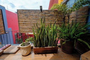 Deluxe Room, 1 King Bed, Hot Tub (Macuil) | 1 bedroom, hypo-allergenic bedding, minibar, in-room safe
