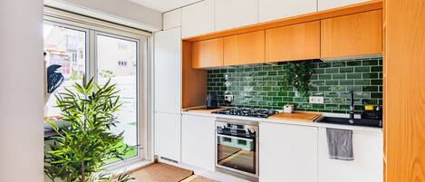 City-Apartment, 2 Schlafzimmer | Eigene Küche | Kochgeschirr/Geschirr/Besteck