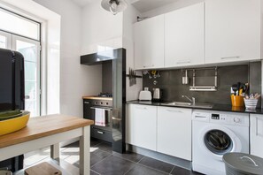 Apartment, 3 Bedrooms | Private kitchen | Fridge, microwave, electric kettle, toaster - My Graça Flat in Lisbon (Lisbon)