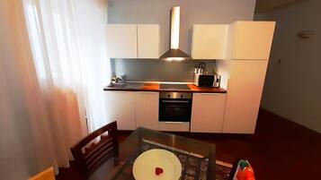 Réfrigérateur, micro-ondes, four, lave-vaisselle