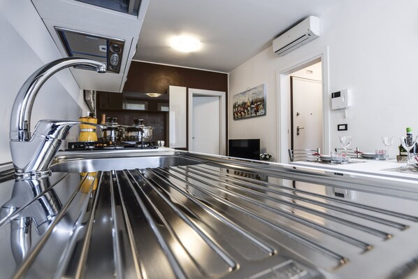 Horno y utensilios de cocina 