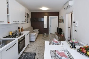 Horno y utensilios de cocina 