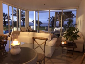 TĂ©lĂ©viseur connectĂ©, chaĂźne audio, Ă©cran dâordinateur