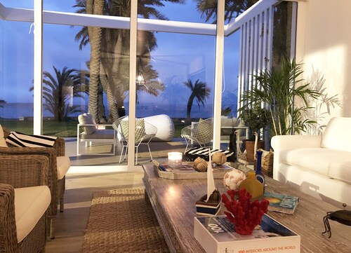 New LUXURY Beachfront House w/ pool in Paracas National Reserve (w/ Housekeeper)