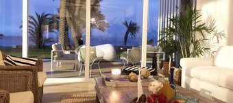 New LUXURY Beachfront House w/ pool in Paracas National Reserve (w/ Housekeeper)