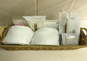 Secador de pelo, toallas