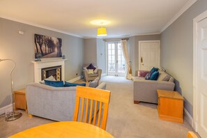 Interior - Unique Georgian Main Door City Centre Apartment (Edinburgh)