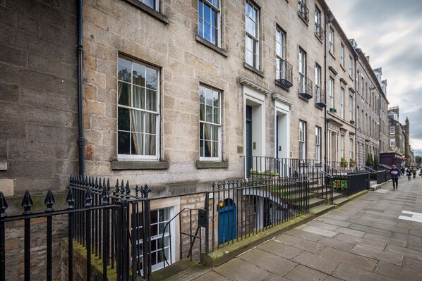 Front of property - Unique Georgian Main Door City Centre Apartment (Edinburgh)