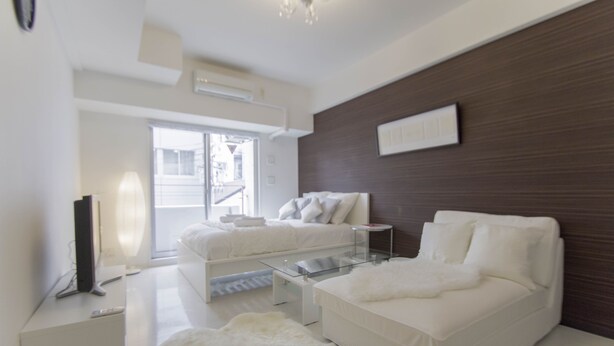 1 habitación, tabla de planchar con plancha y wifi gratis 