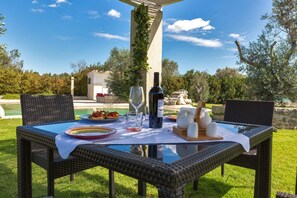 Outdoor dining - 1738 Tenuta degli Ulivi by Perle di Puglia (Torre dell'Orso)