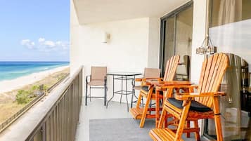 Condo, 1 King Bed with Sofa bed (Aquavista 405e) | Balcony
