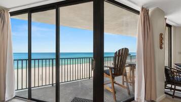 Condo, 1 King Bed with Sofa bed (Aquavista 405e) | Exterior