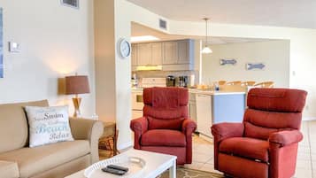 Condo, 1 King Bed with Sofa bed (Aquavista 405e) | Exterior