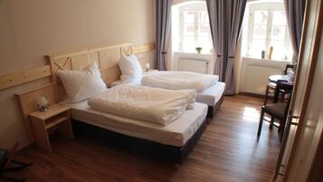 Standard-Doppelzimmer | Individuell dekoriert, Schreibtisch, laptopgeeigneter Arbeitsplatz