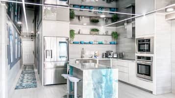 Condo, 1 King Bed with Sofa bed (The Summit 231) | Exterior