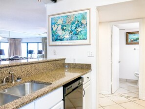 Private kitchen - Moondrifter 501 (Panama City Beach)