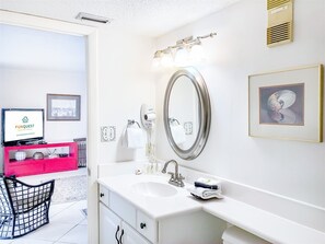 Bathroom - Moondrifter 501 (Panama City Beach)