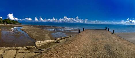 Näkymä rannalle/valtamerelle