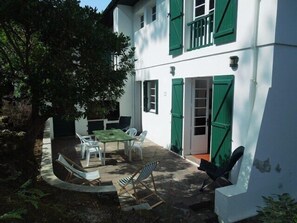 Outdoor dining - Hossegor "ETCHEDERRA", Pleasant family villa from the 50s, for 9 people (Soorts-Hossegor)