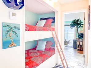 House (The Summit 413)