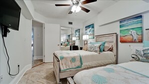 2 bedrooms, iron/ironing board, free WiFi, bed sheets - Siesta Sister - Waterfront (Bradenton Beach)