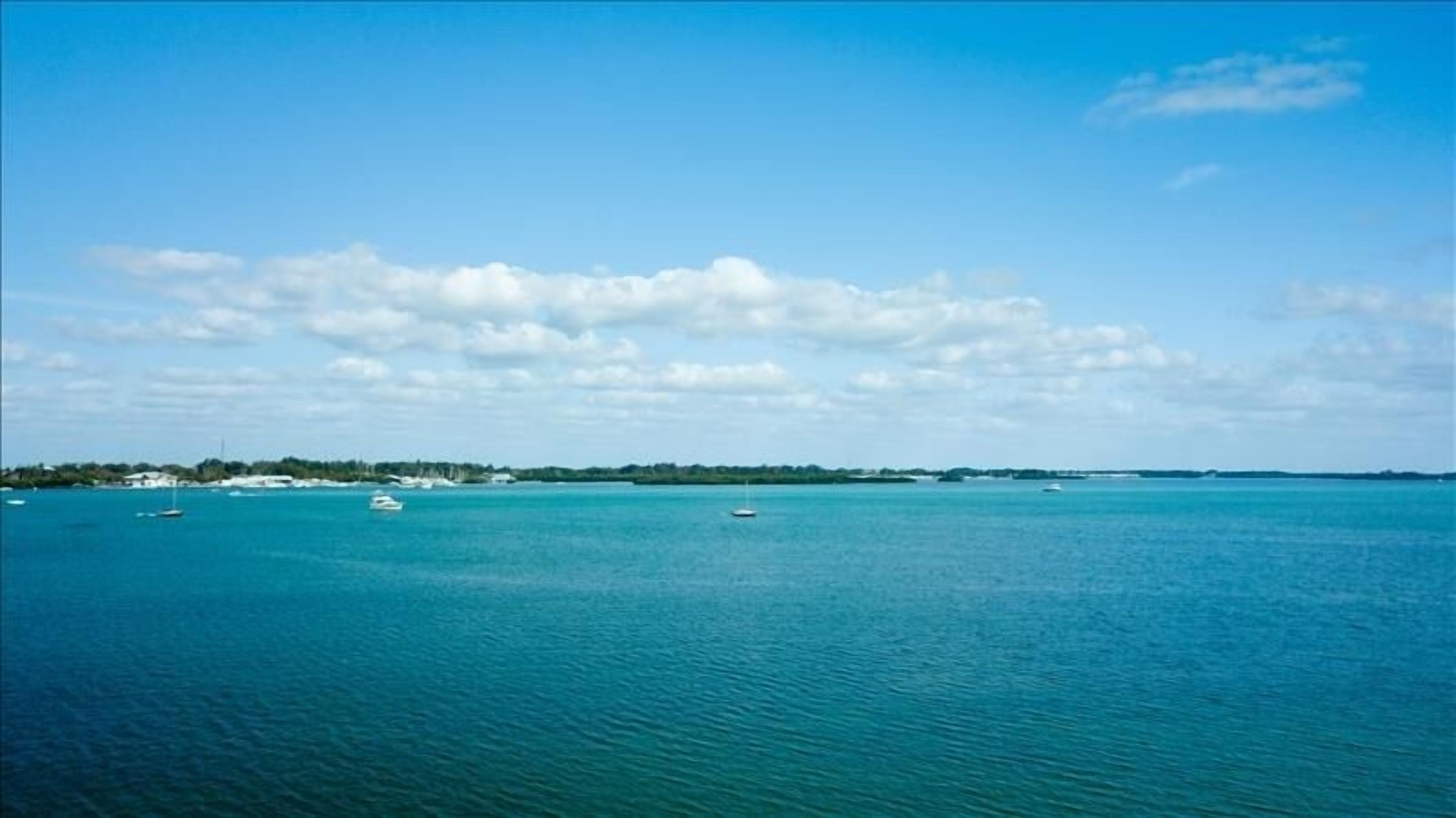 Siesta Sister - Waterfront