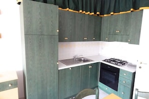 Fridge, oven, dishwasher - S011 - Sirolo, new three-room apartment with garden (Sirolo)